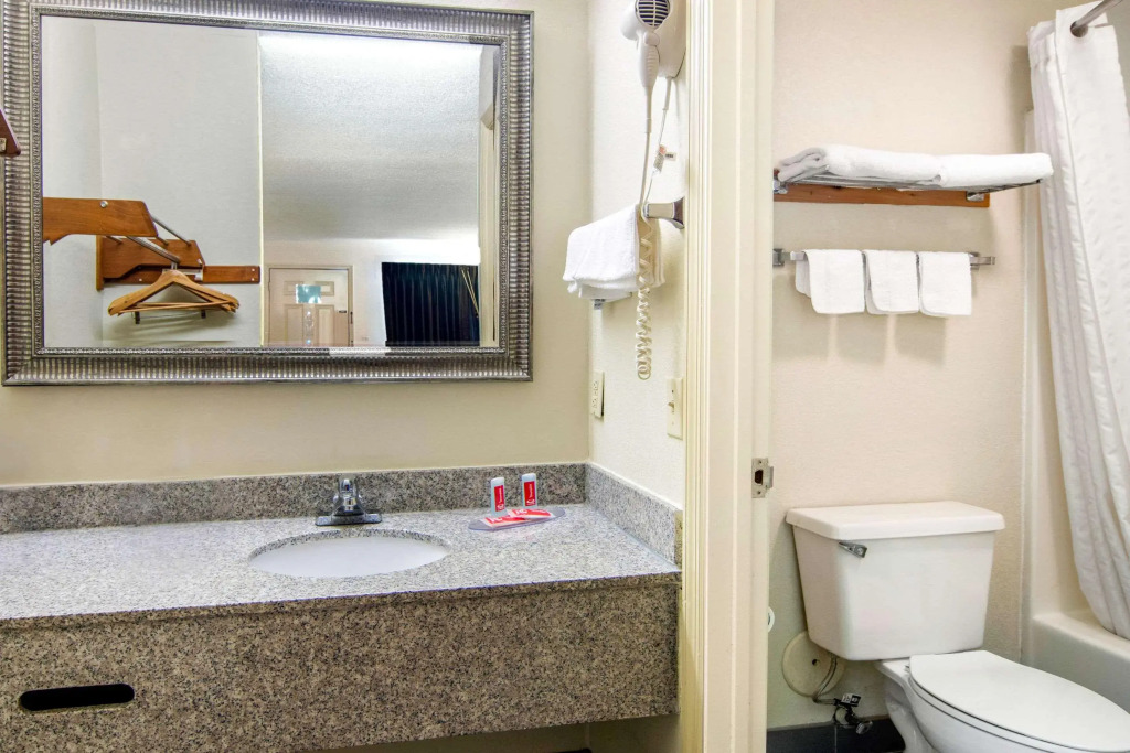 Econo Lodge Inn & Suites near Chickamauga Battlefield