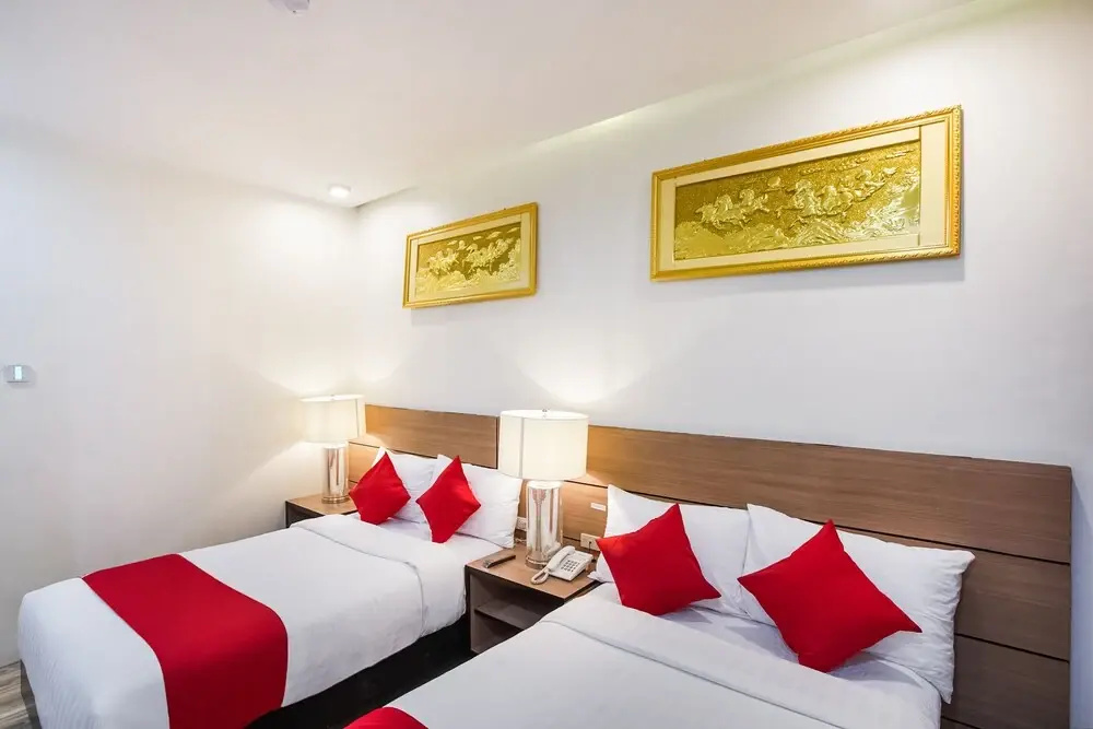 OYO 489 Casa Mia Hotel Suites