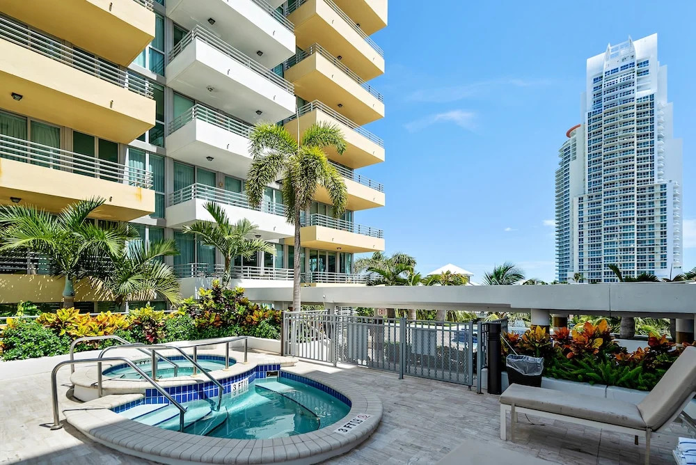 Bentley Beach Club by Edgewater One VR