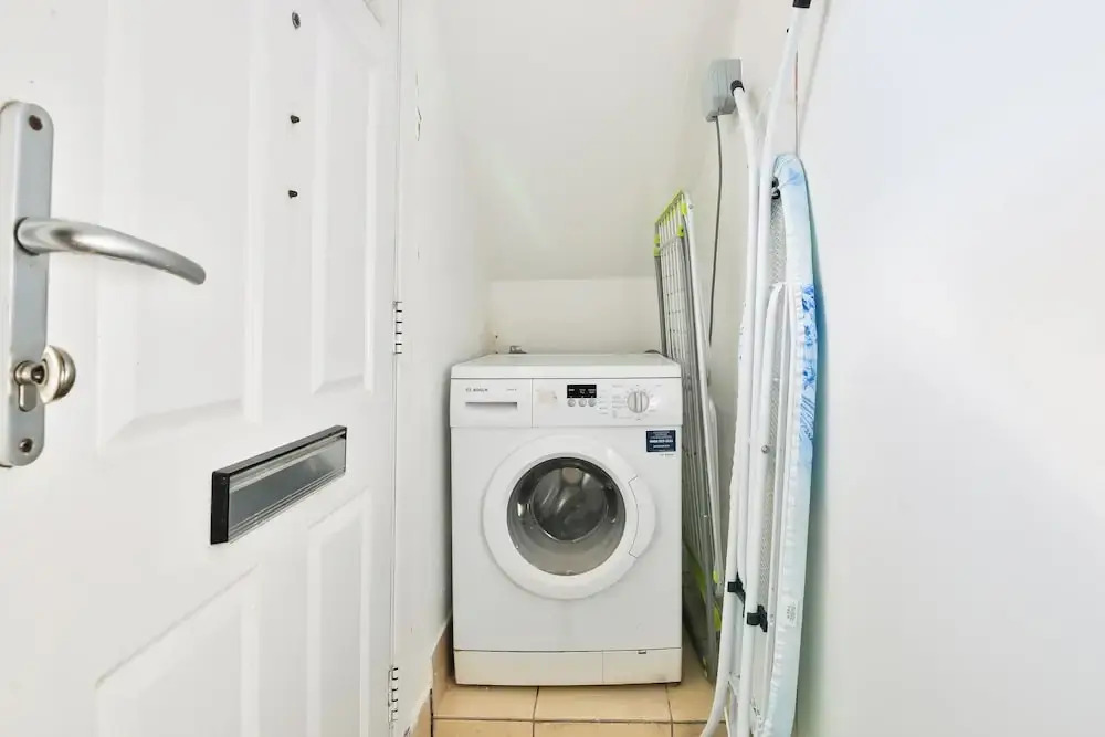 2 Bed Apartment Near Cardiff Bay