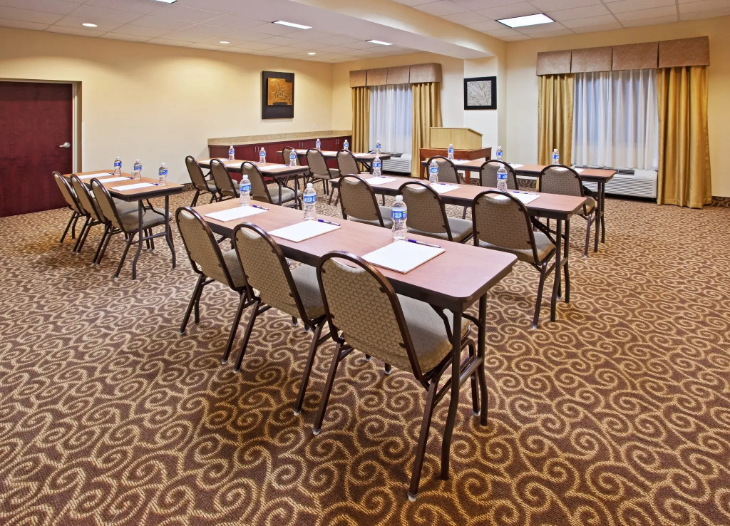 Holiday Inn Express & Suites Niagara Falls by IHG