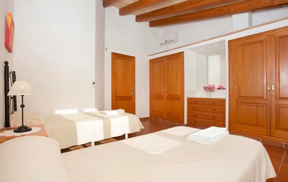 Villa - 4 Bedrooms with Pool and WiFi - 103183