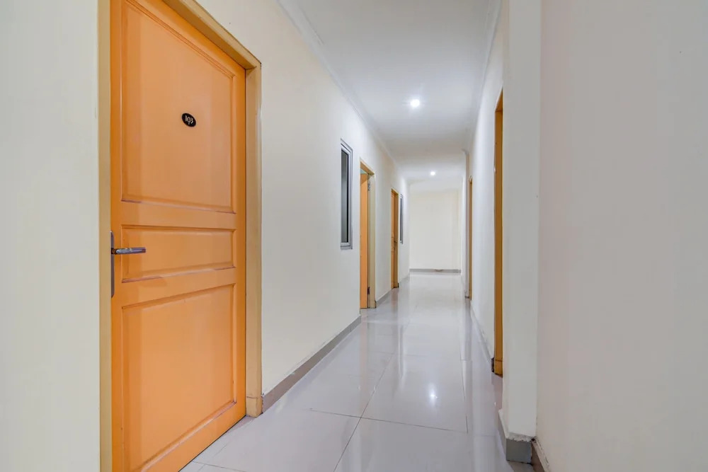 RedDoorz Hotel Baaraka near Living World