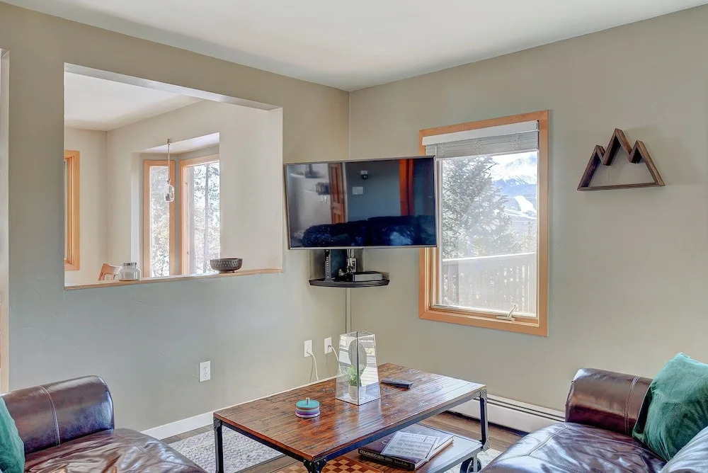 Bearing Tree 5 Br home by RedAwning