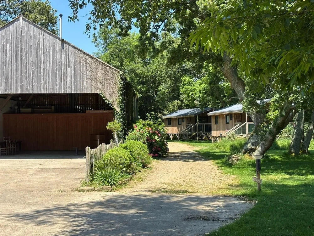 Le Jardin Saint Germain Lodges and Events