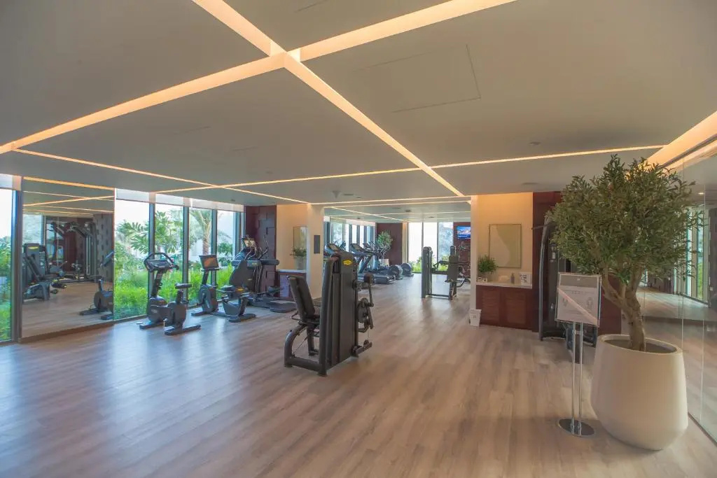 Luxurious 5 Bedroom Apartment - Full Ocean view