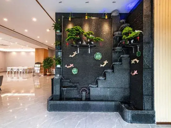Honghai Hotel (Shenzhen International Convention and Exhibition Center Guozhan South Subway Station)