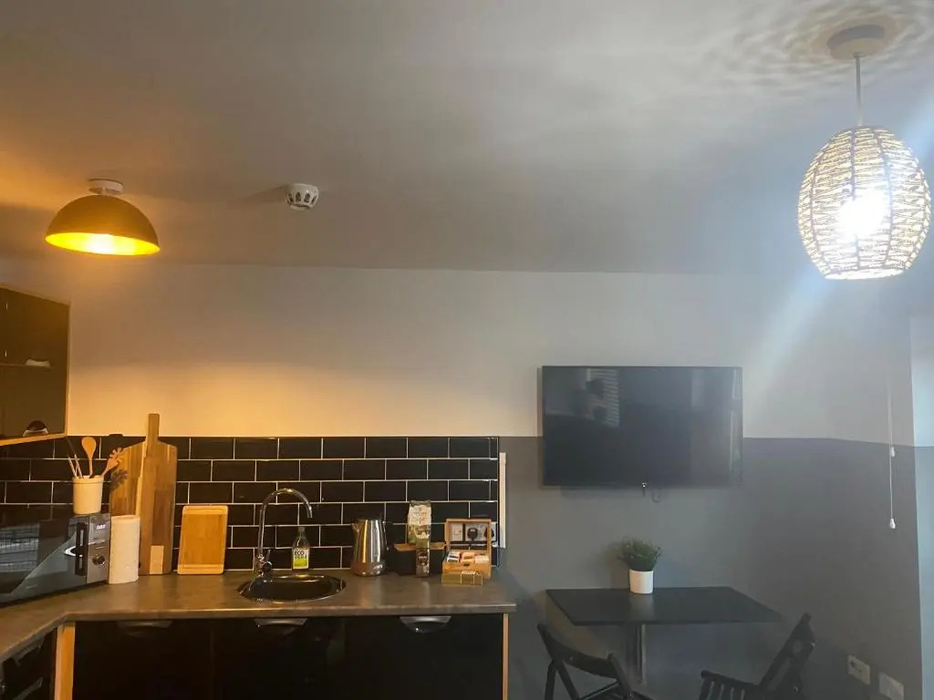 Trendy City Centre Hull Sleeps 2 or 4 with Free Secure Parking Traveller Award 2023