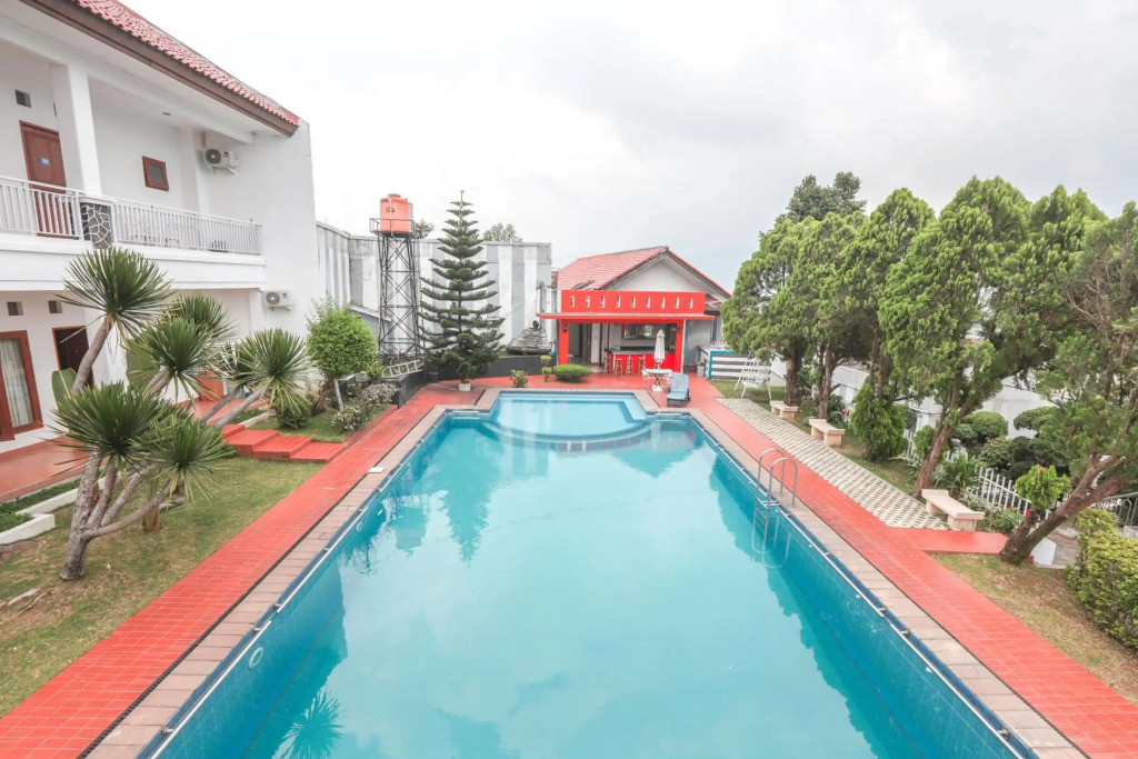 Hotel Lurus