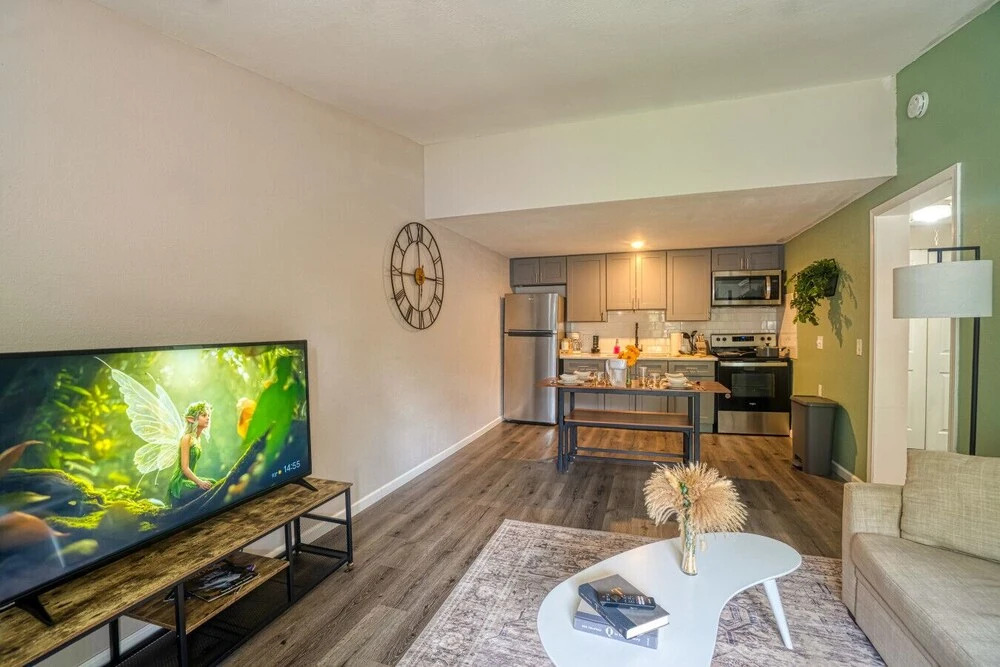 Cozy 1BR Apt - 6mi to Ft Moore