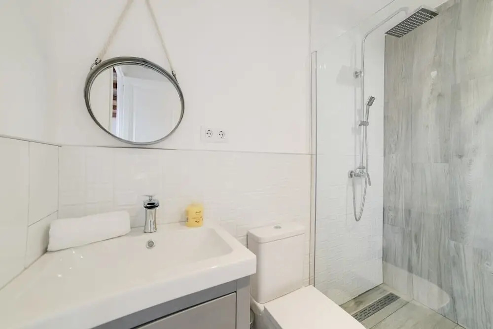 Modern & Chic 2 Bed Apt in Lesseps