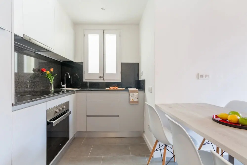 Aparteasy - Deluxe Family Apartments with Pool
