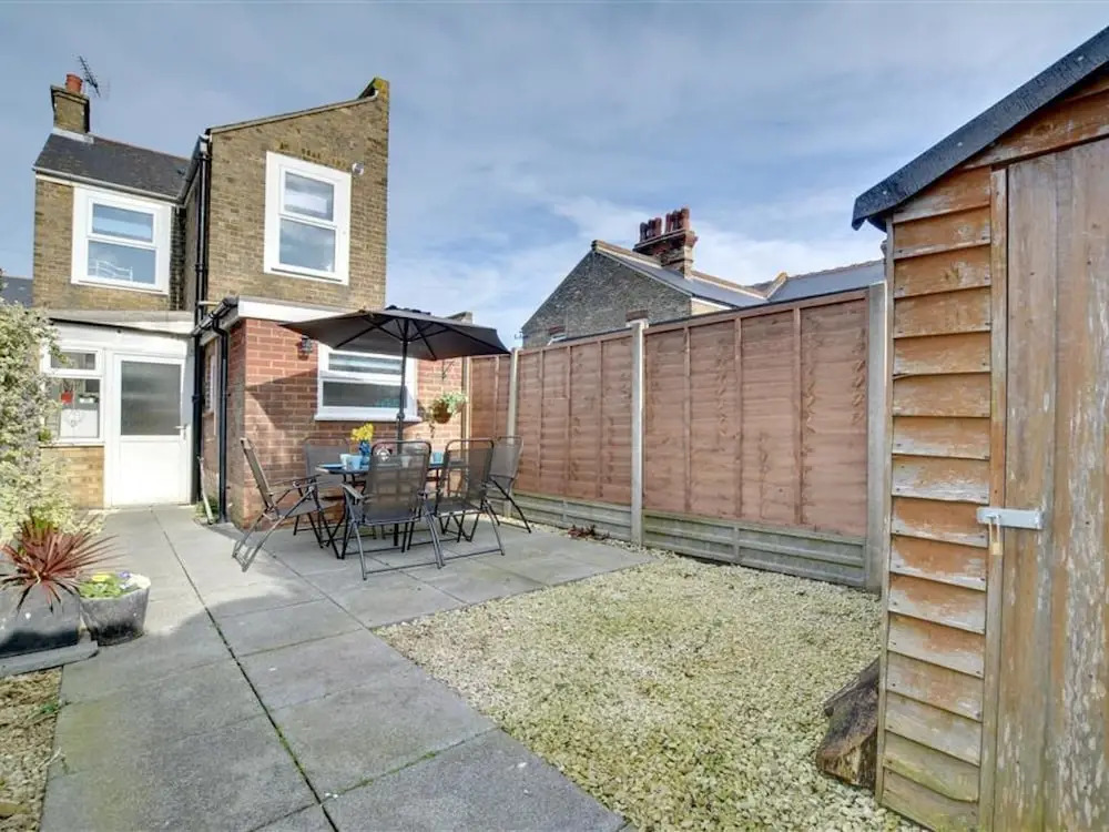 Bright Holiday Home in Broadstairs With Garden