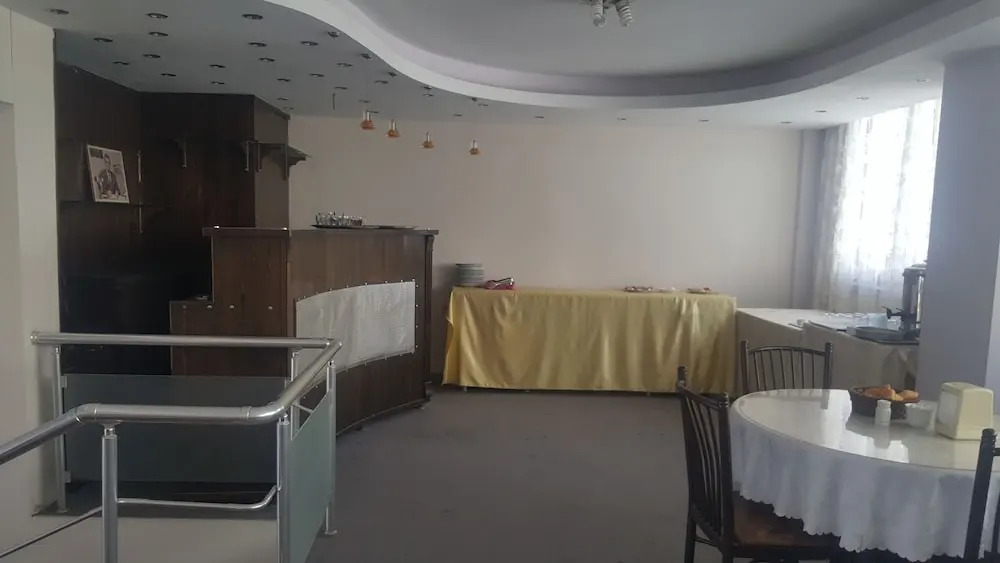 Bayrakli Otel
