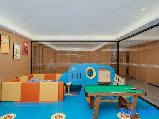Hechi Rezen Trend Hotel (Jinchengjiang Station Baima Pedestrian Street Branch)