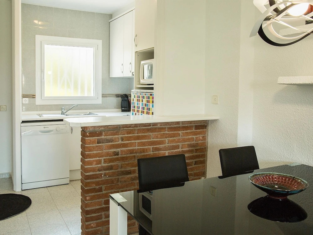 Spacious Holiday Home in Torroella de Montgrí With Swimming Pool