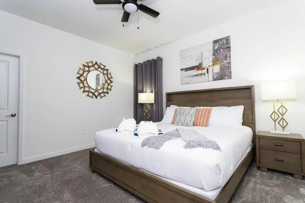 Beautiful spacious house near themed parks