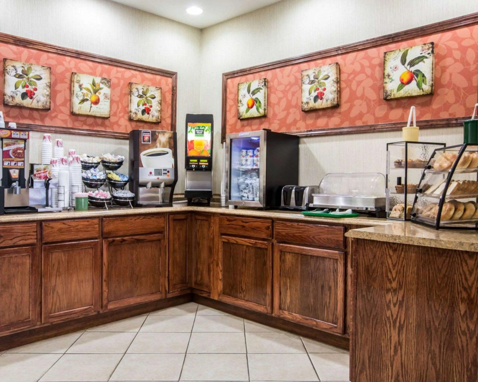 Econo Lodge Lakes Region