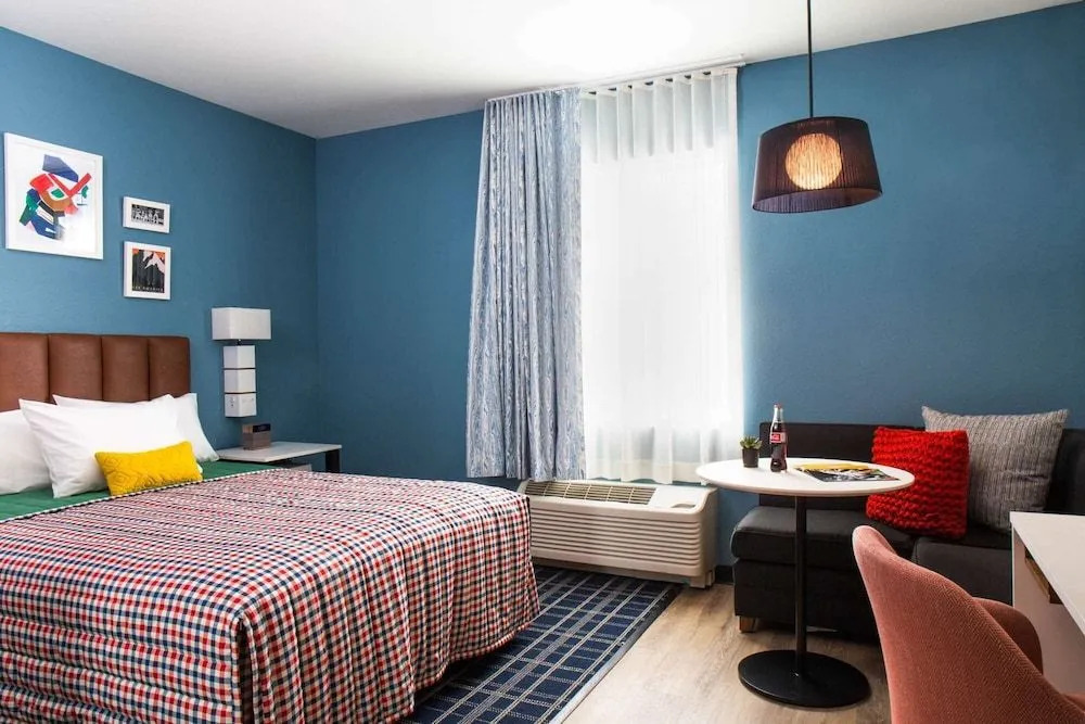 Uptown Suites Extended Stay Tampa FL - Riverview