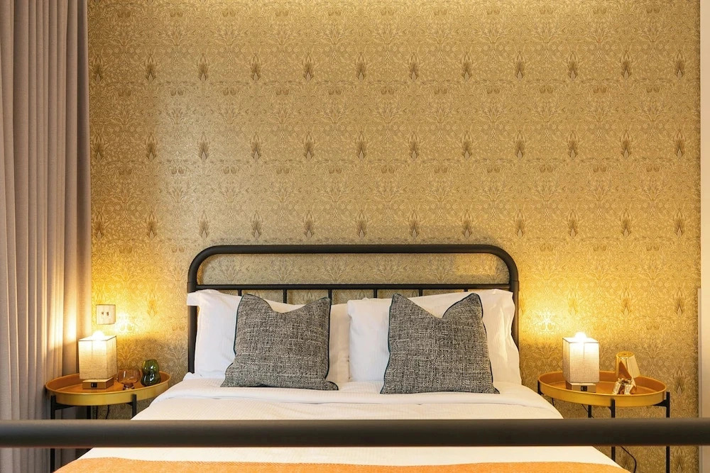 Urban Chic - Aird House