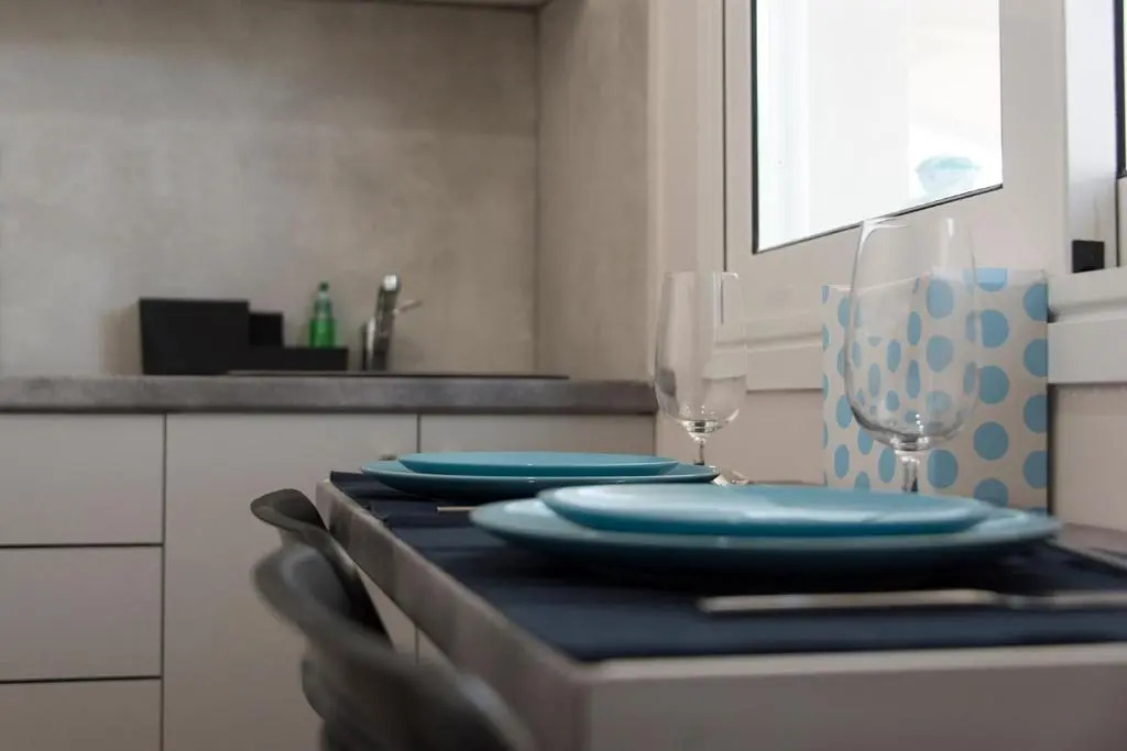 EL GRECO bright, airy penthouse in trendy Petralona
