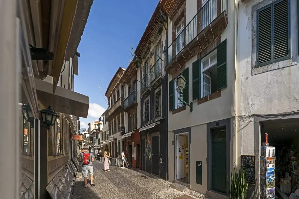 Zona Velha VII by An Island Apart