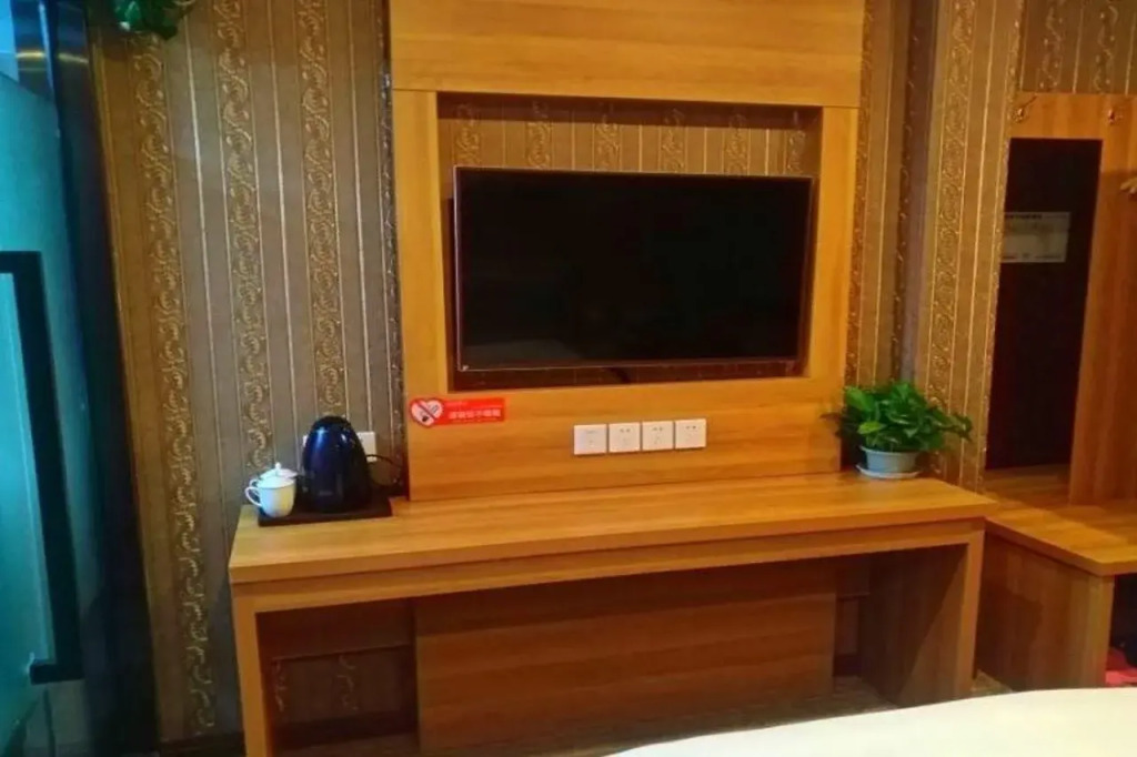Shell Shanghai Pudong New District Huang Lou Town Furong Road Hotel