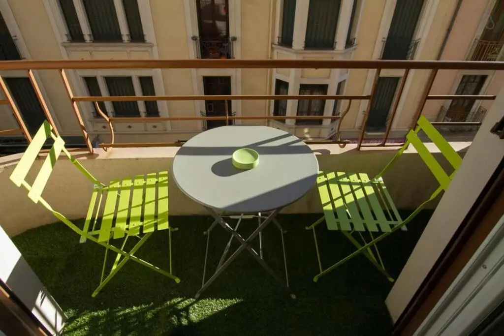 Pretty 3 rooms in the city center