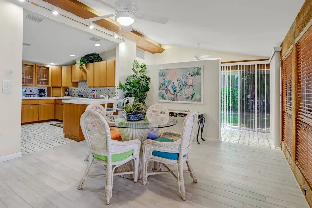 228 Bay Shore Dr