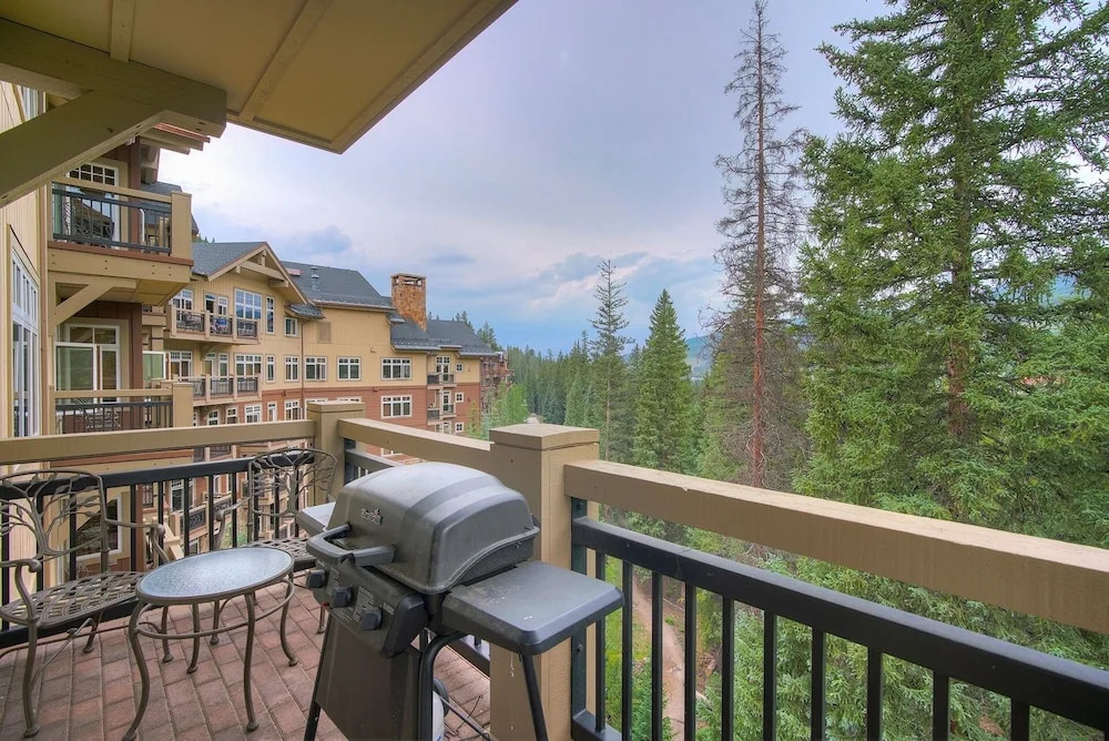 Luxurious 2 BR in River Run Village Featuring Ski in ski-out condo