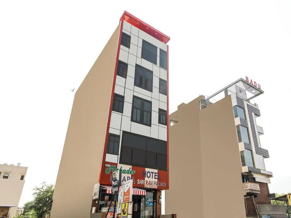 OYO 46533 Ravi Palace