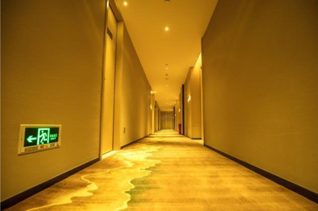 ECHENG Hotel (Zhanjiang Wuchuan Jinsha Plaza)