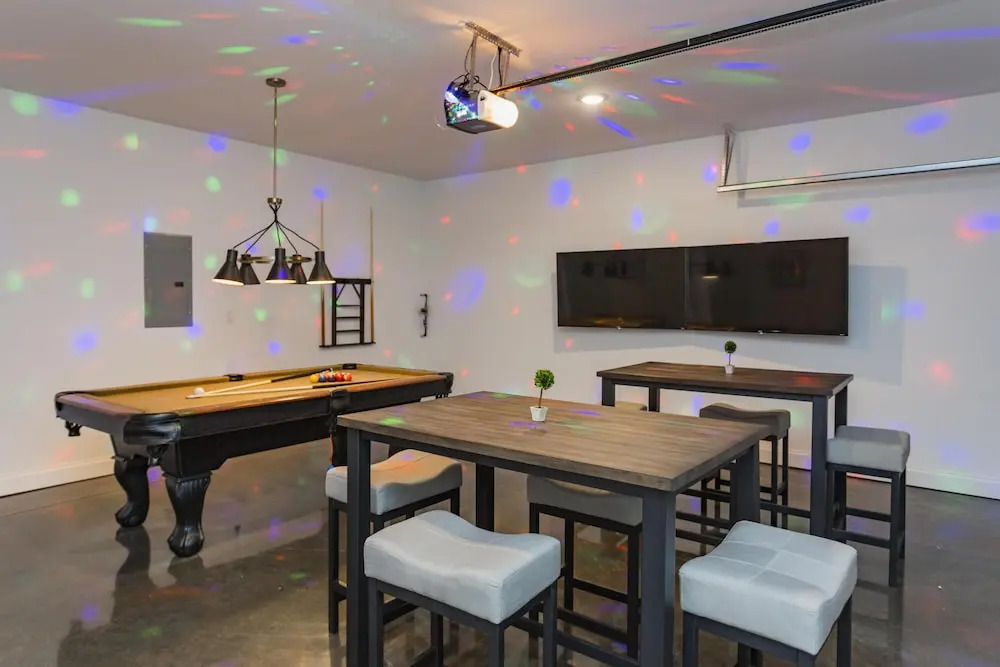 Bachelor/ette Buy 3 Nights get 4th Free Near Downtown Prn1