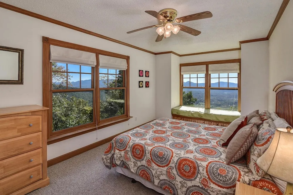 Cedar View House 3 Bedrooms 3 Bathrooms Home