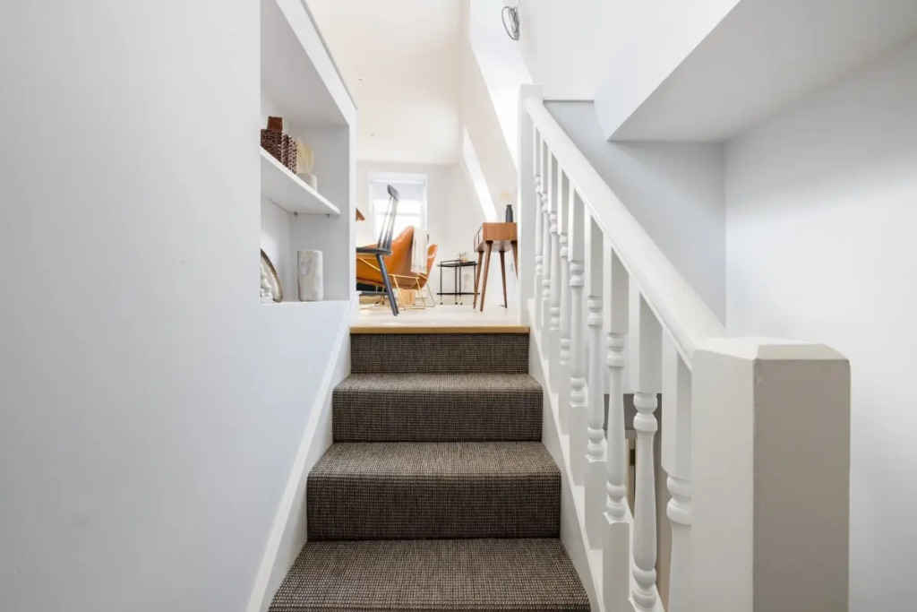 The Margravine Maisonette - Modern & Bright 2BDR Flat