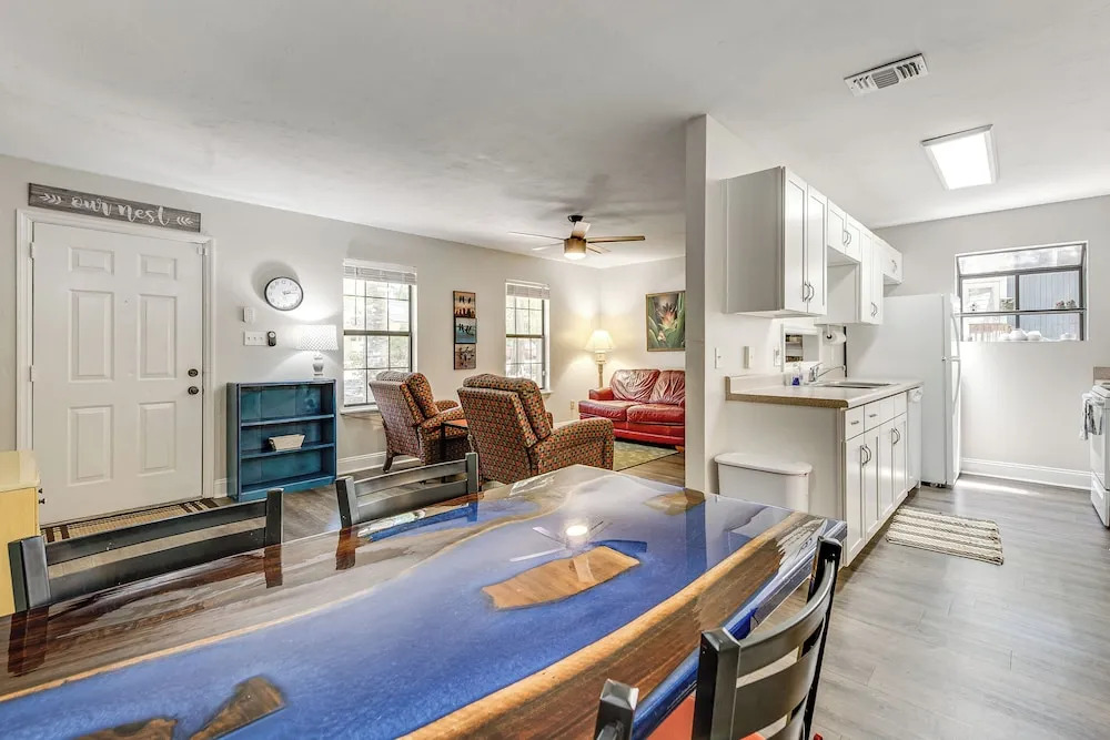 Charming Tallahassee Townhouse ~ 3 Mi to Fsu!