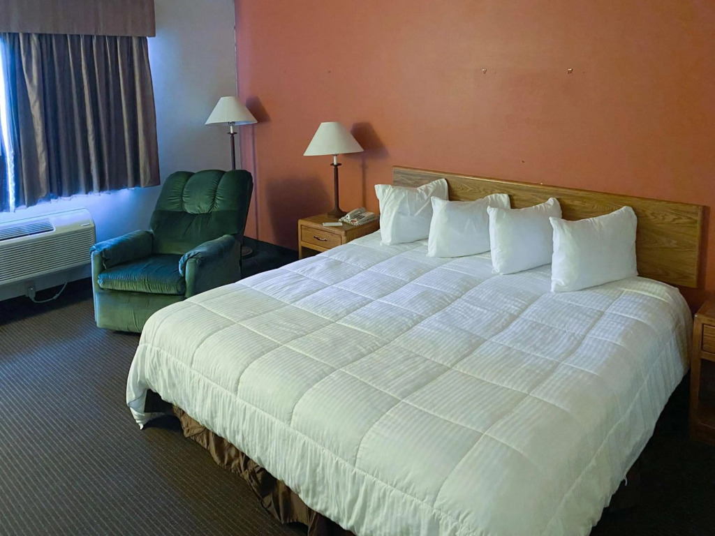 Motel 6 Norway MI