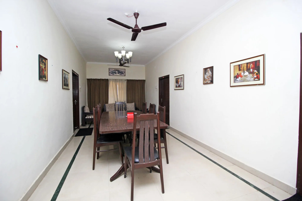 Super Hotel O Sai Leela