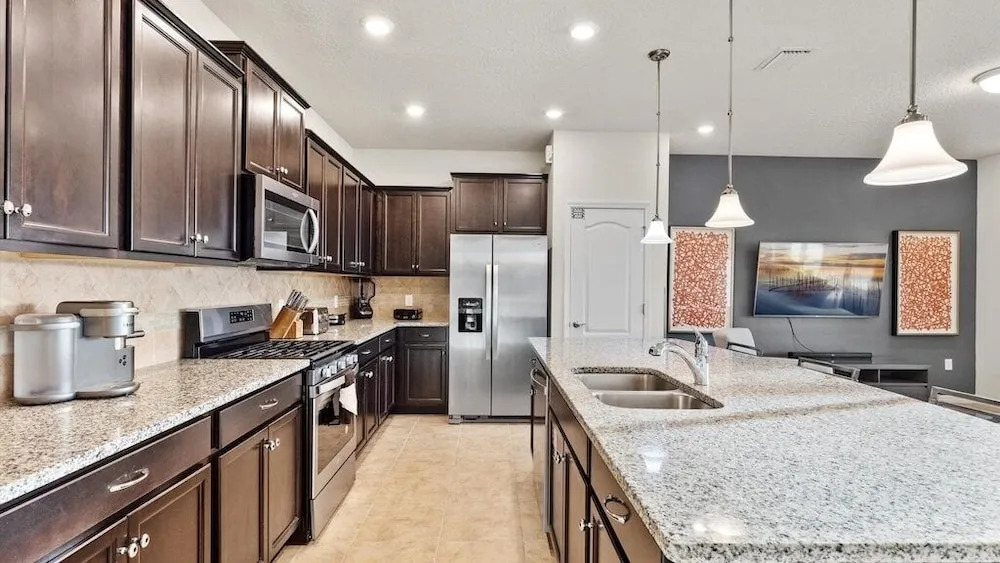 5 Bed 4 Bath Townhouse With Pool 5 Bedroom Townhouse by RedAwning