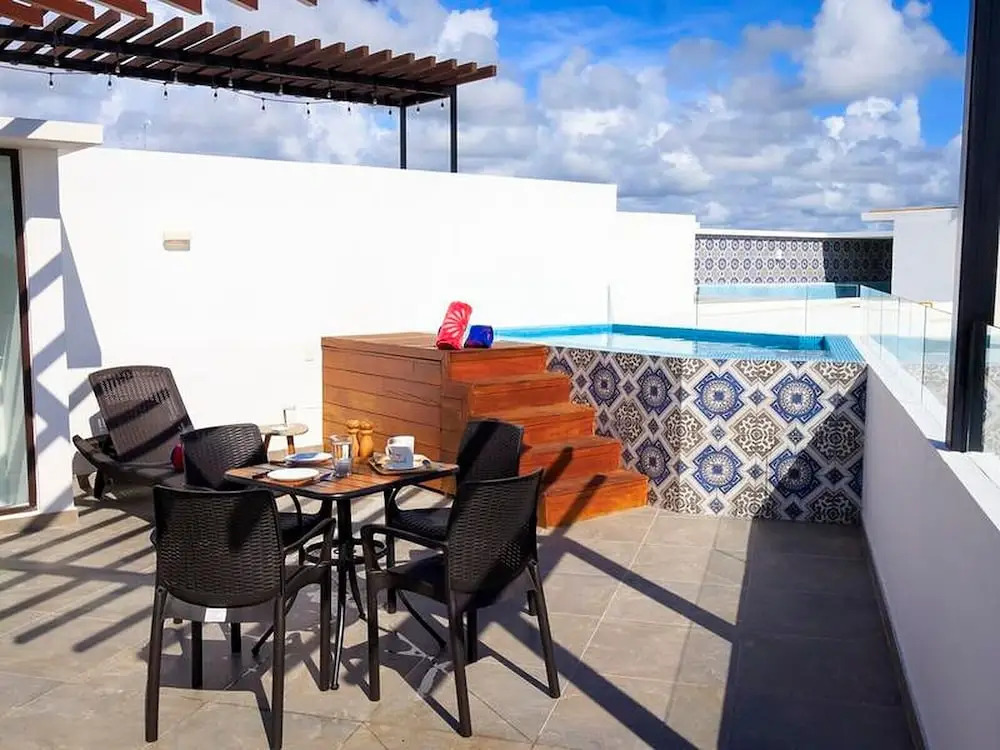 Private Roof Pool, 3 Br for 8 sleeps, fully equipped!!