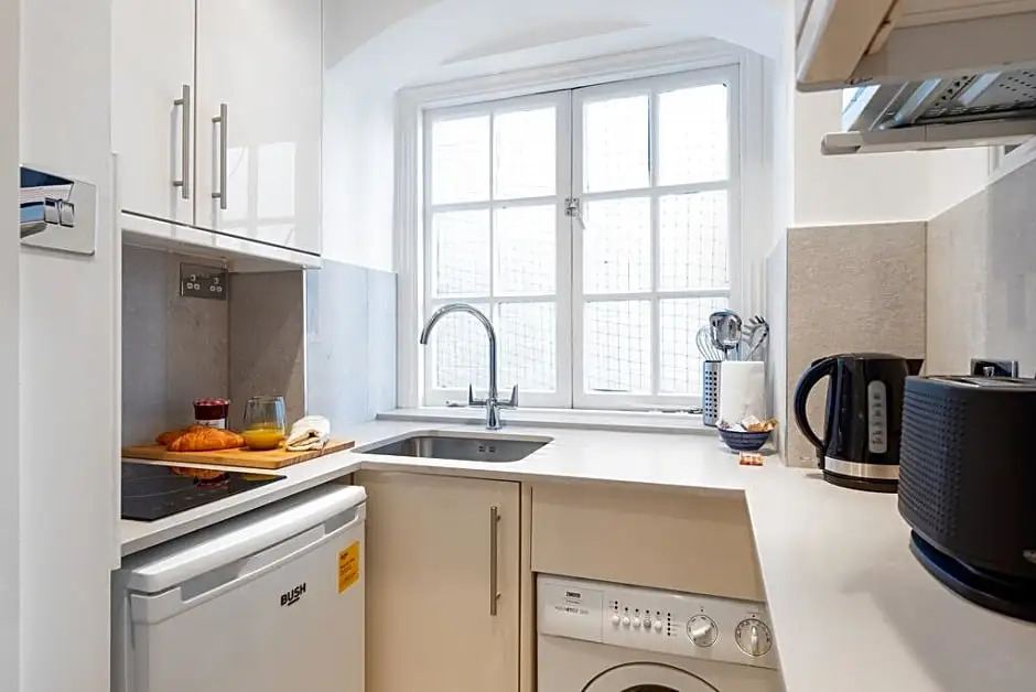 CAPITAL Sloane Street Studio with Balcony