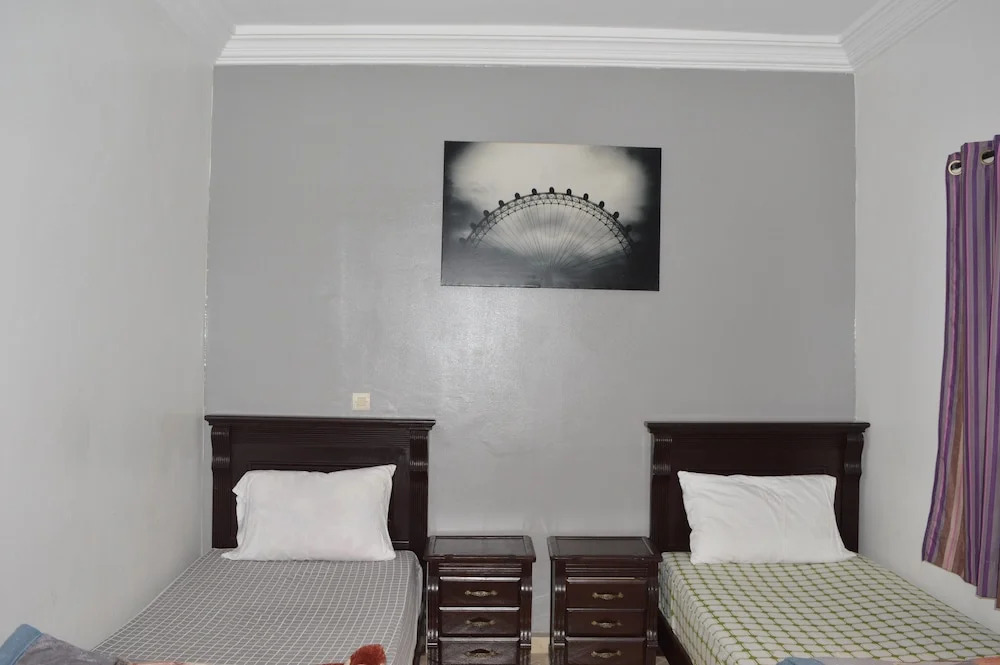 1bed Apt Sleeps 4 - Free Parking, Wifi, Near Beach