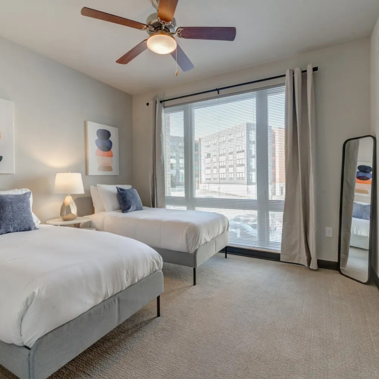 Kasa Family Friendly Westown 2BD Amenity Access Milwaukee