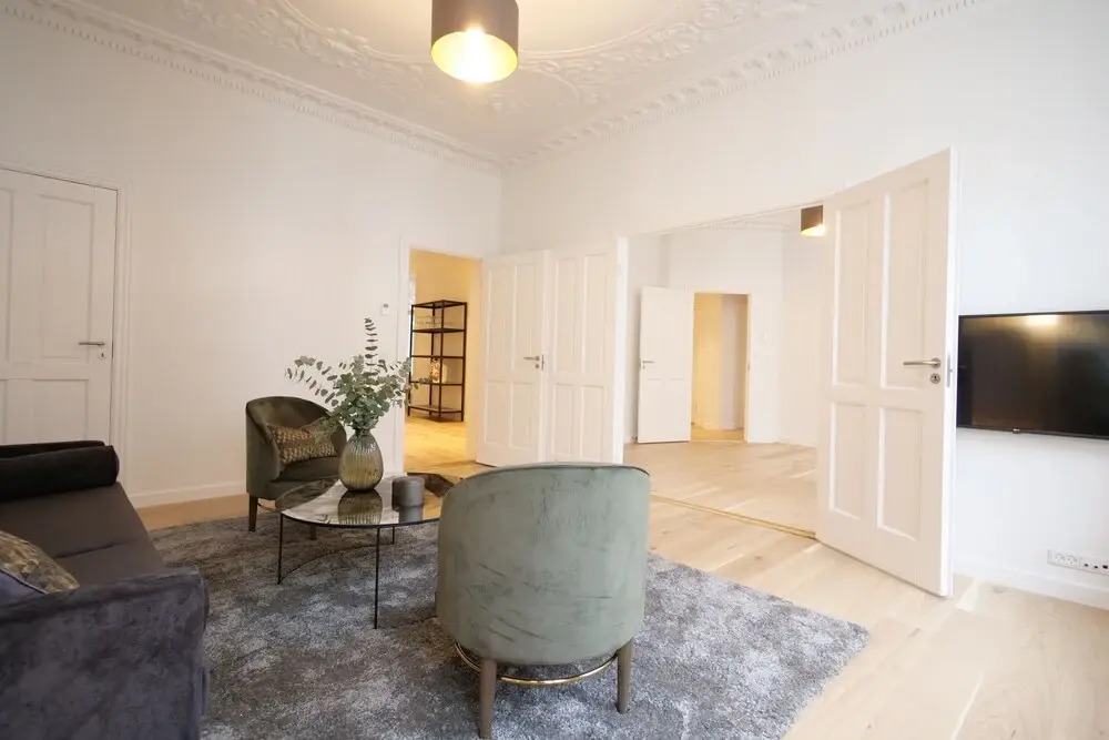 Sanders King - Smart 4-bdr Apt in City Center