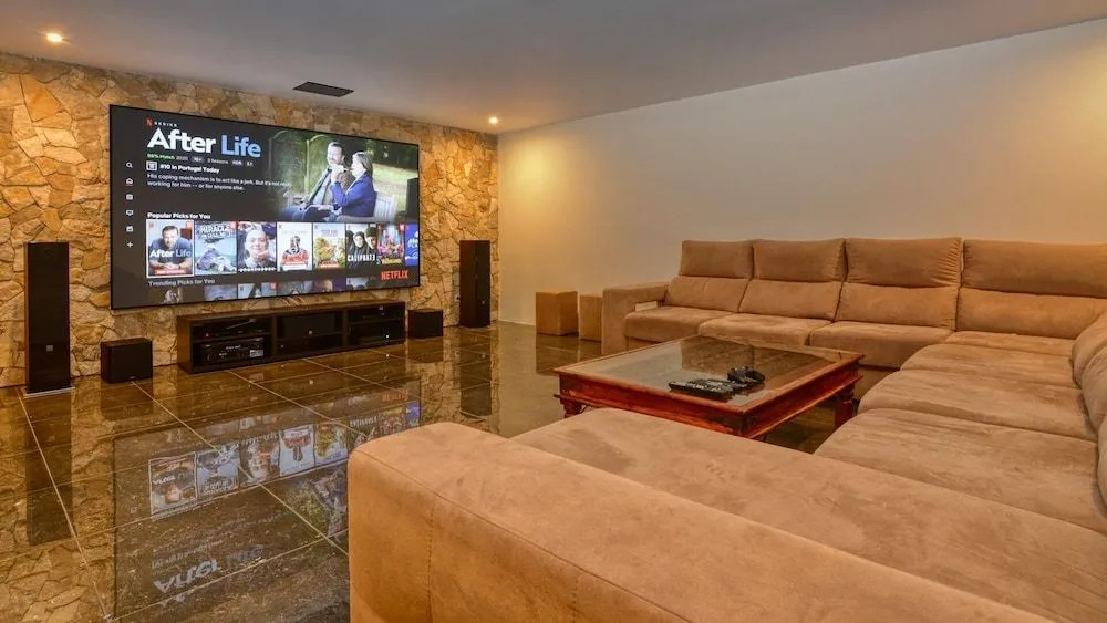 10 Bed Villa - Pool - Gym - Garden - Yacht Option