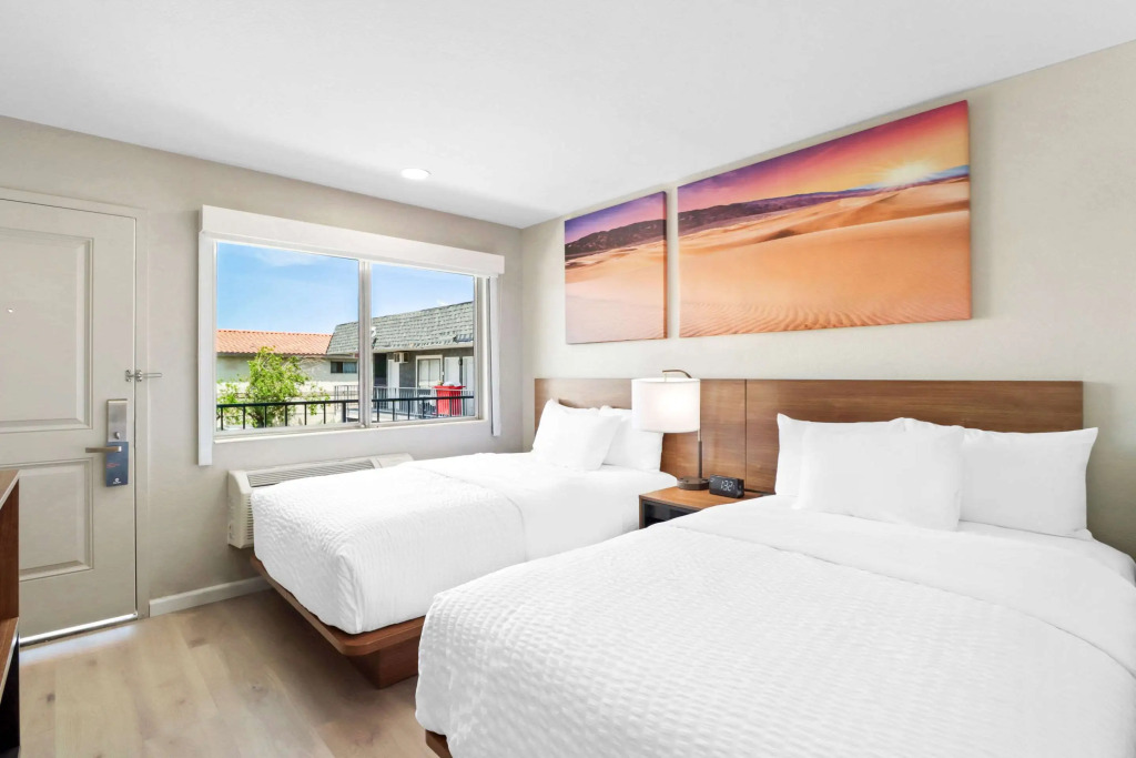 Clarion Pointe Ridgecrest near China Lake Naval Station (ex. Motel 6 Ridgecrest) 