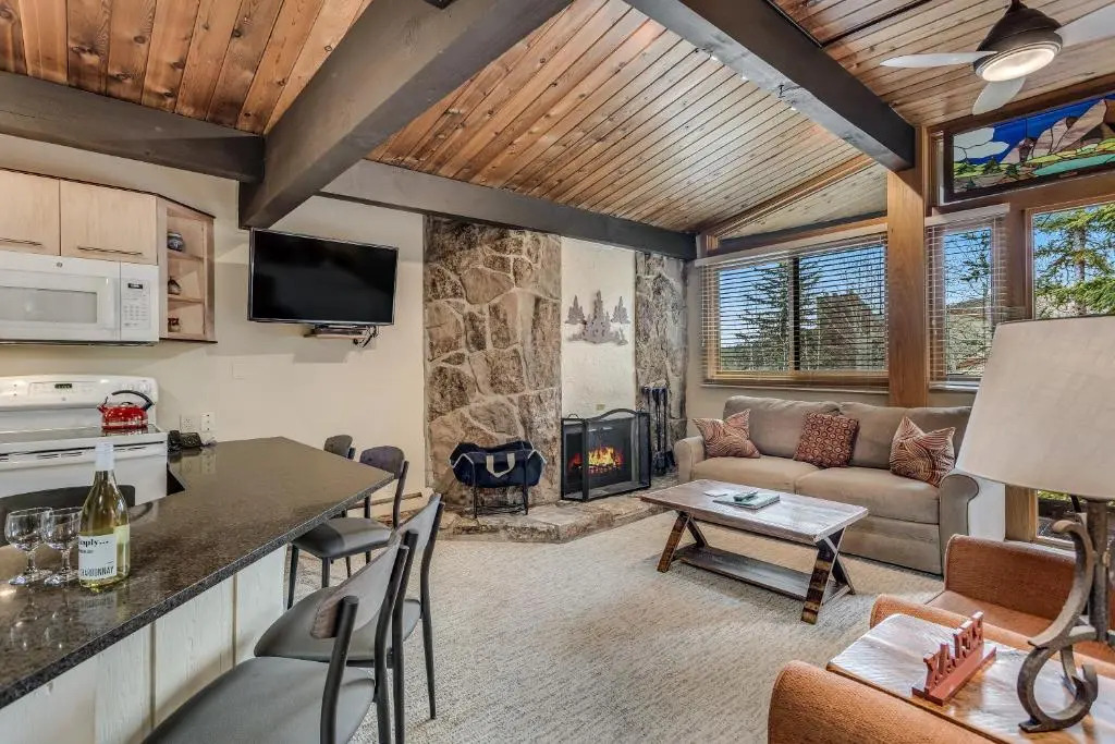 Laurelwood Condominiums Studio Premier Unit 308