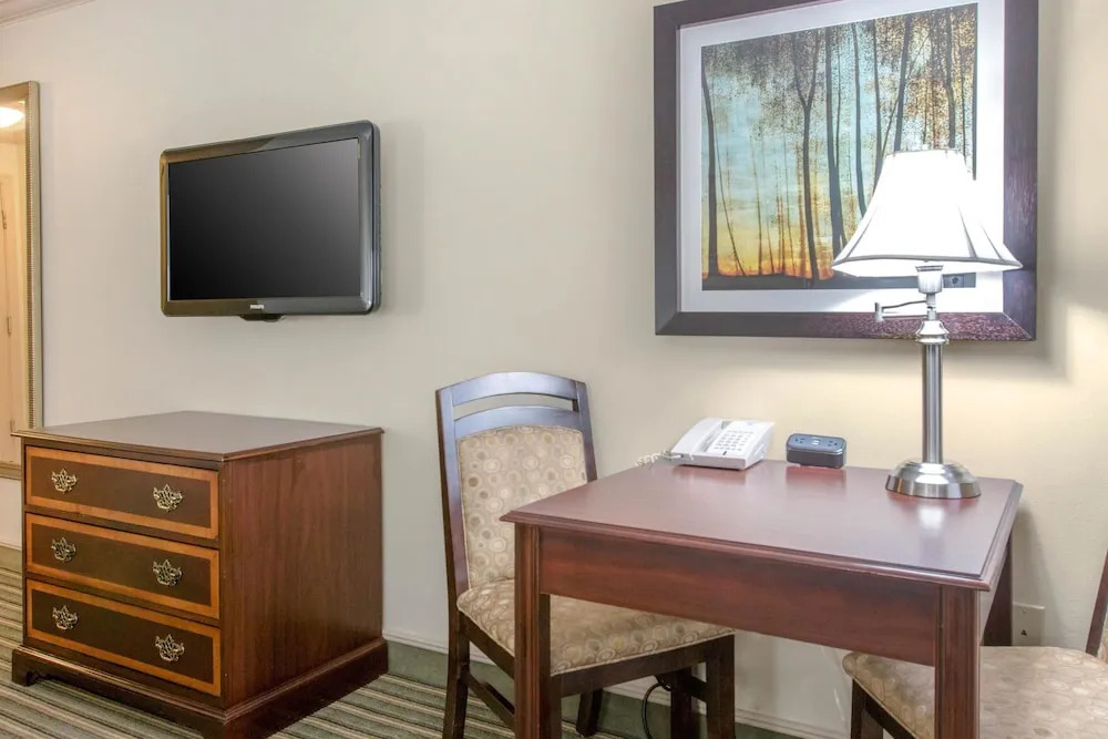 Comfort Inn Plainwell