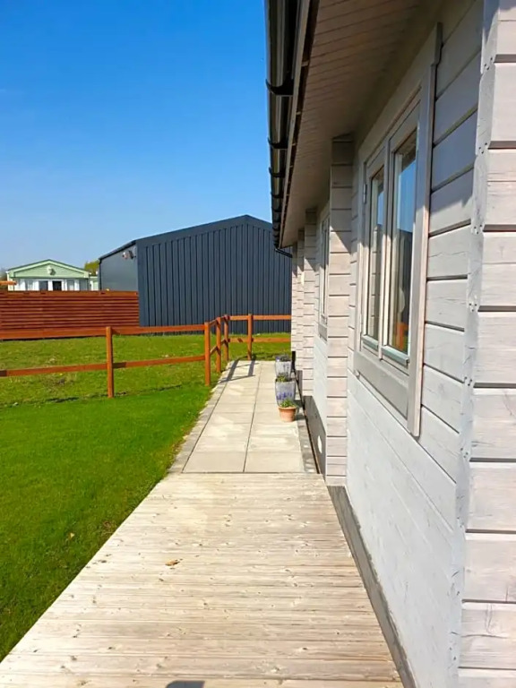 Ruths Retreat Shropshire Countryside Lodge with private hot tub & great views