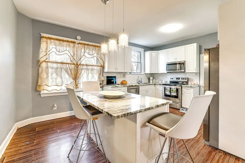 Pet-friendly Philly Area HQ Near Lincoln Financial